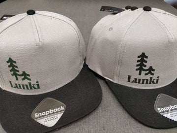 Lippalakki omalla logolla