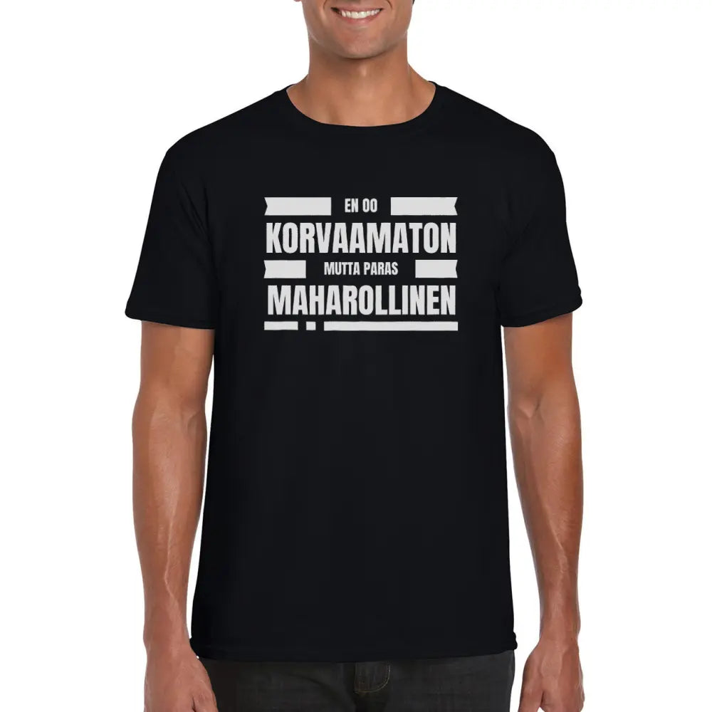 T-paita_Korvaamaton_musta_valkoinen.png